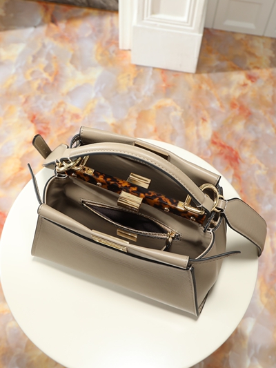 フェンディバッグ素材ディテール